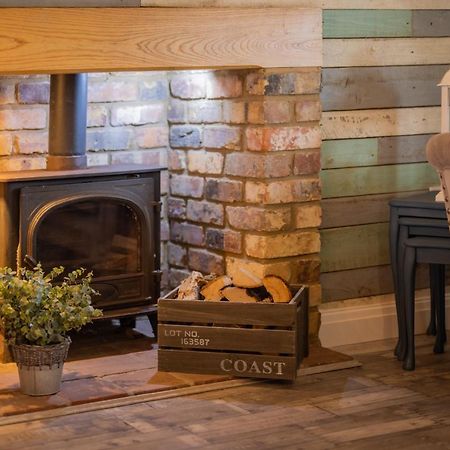 Вилла Den Of Joy Humberston Fitties Sleeps 6,Hot Tub,Log Burner Клиторпс Экстерьер фото